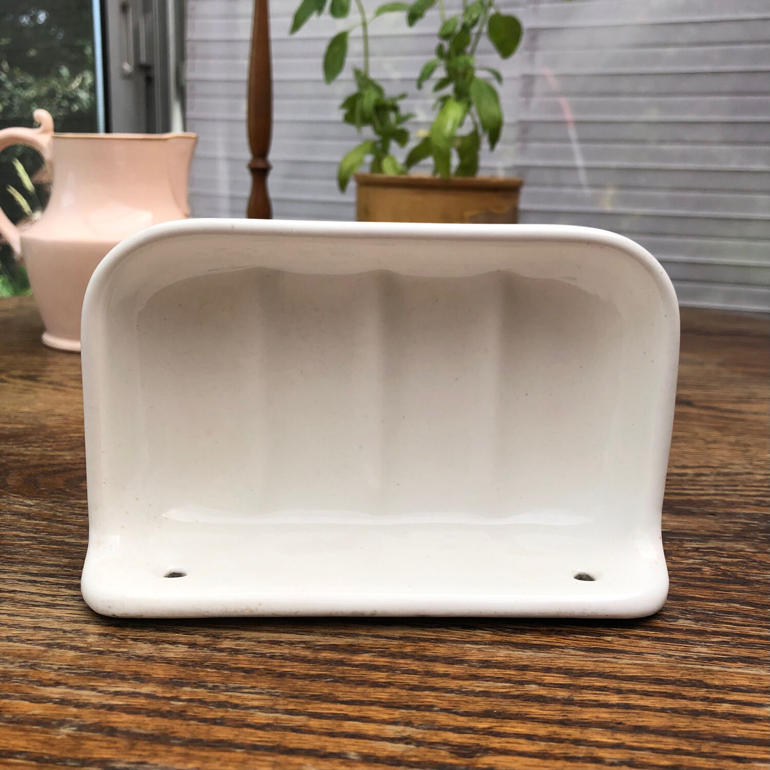 Porcelain wall soap dish