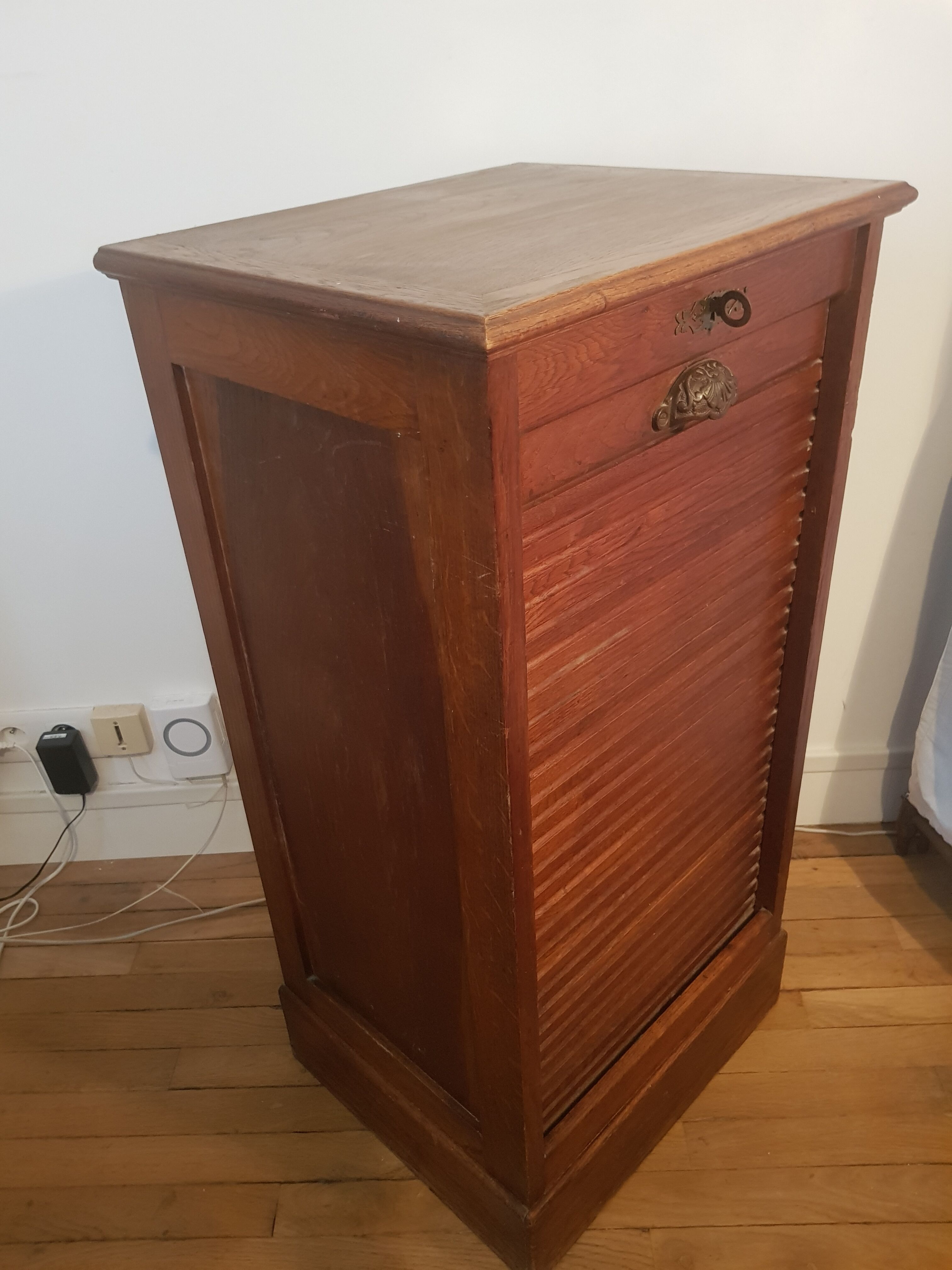 Furniture with sliding drawer