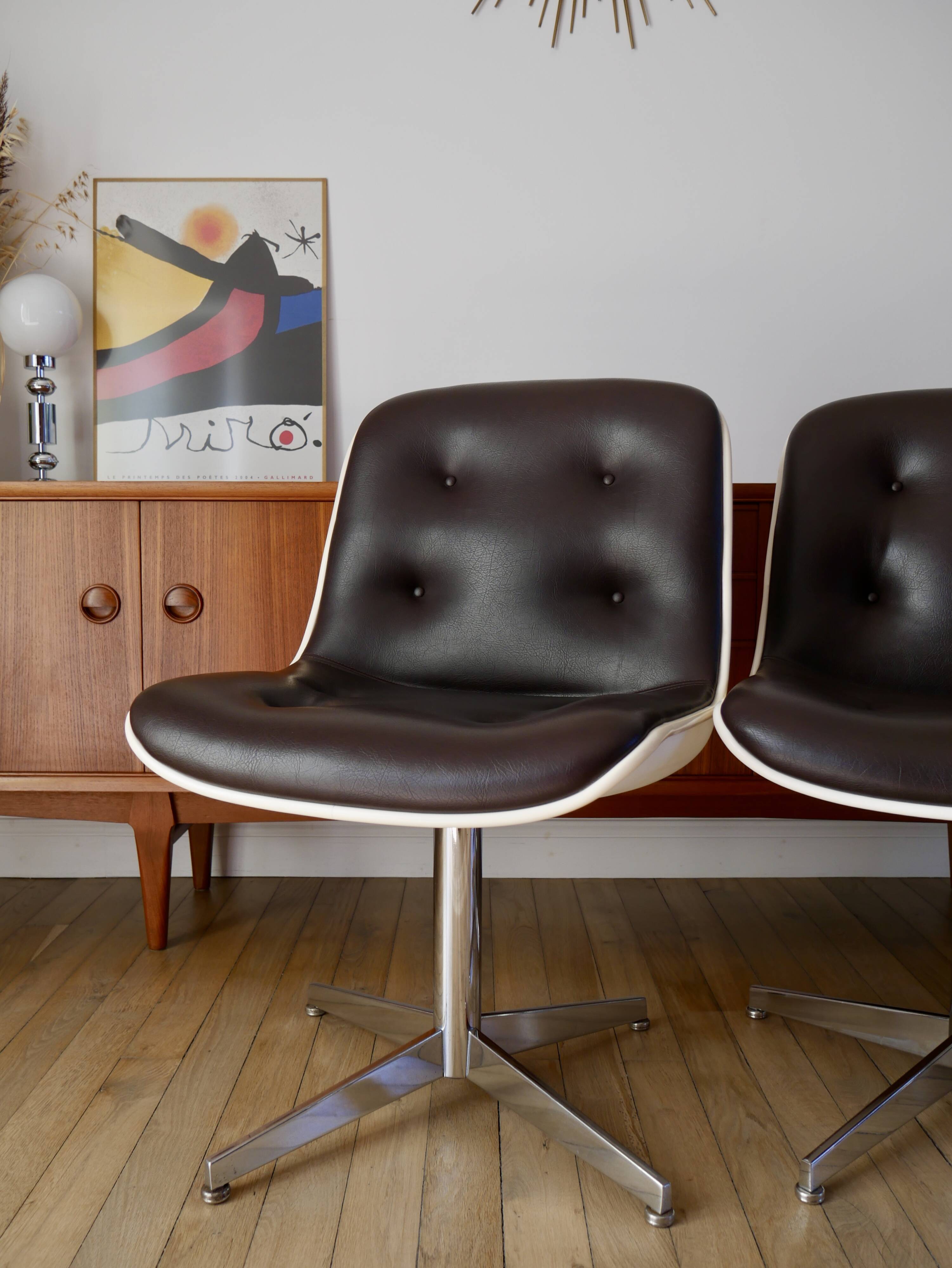Set of 4 Executive Strafor shell chairs in leather, plastic and chrome 1970s