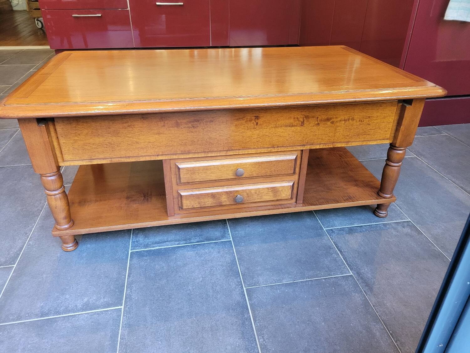 Cocktail coffee table in cherry wood