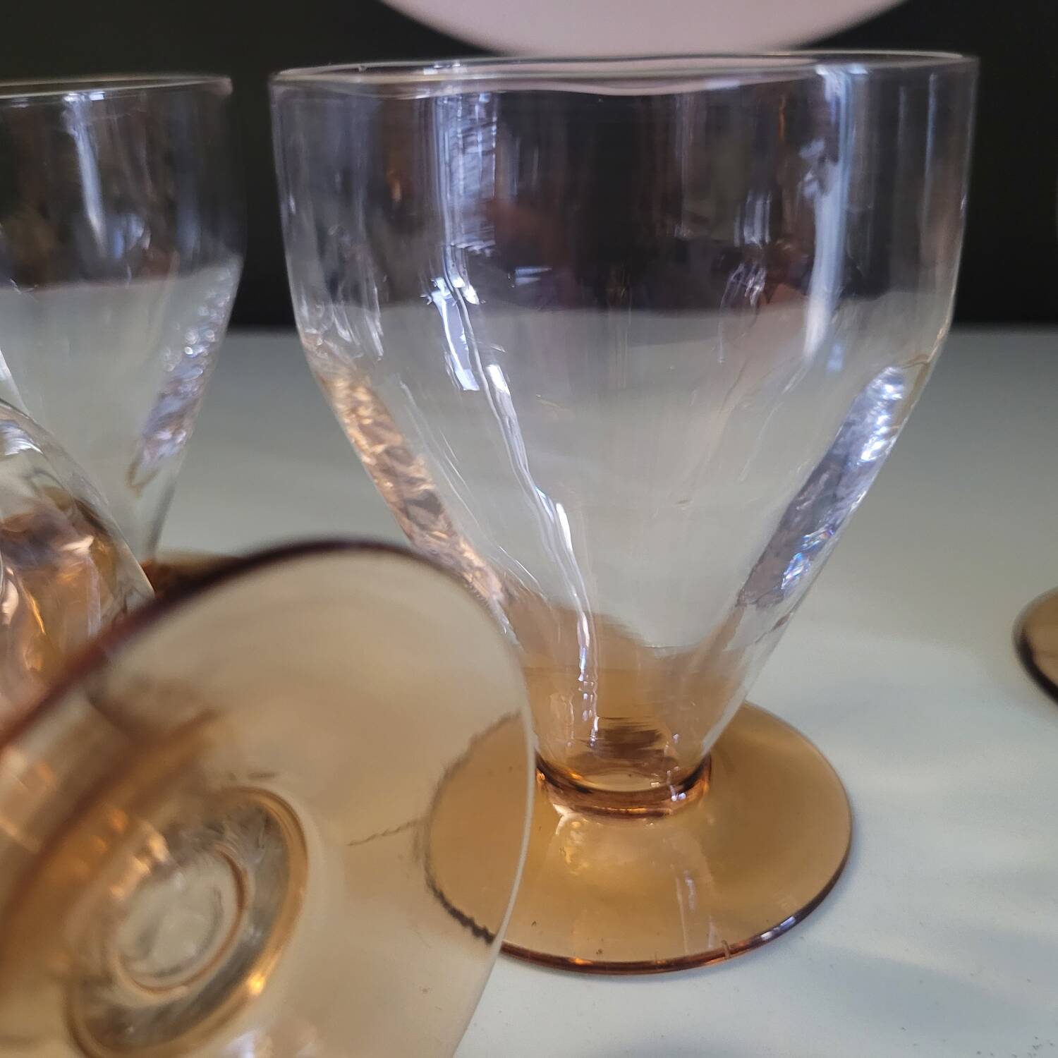 Set of 6 faceted amber stemmed glasses – French glassware from the 60s/70s