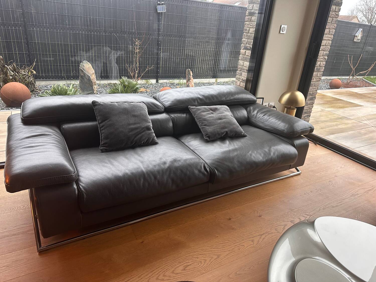 3-seater sofa TARMAC – Roche Bobois Grey leather Alpilles – Design
