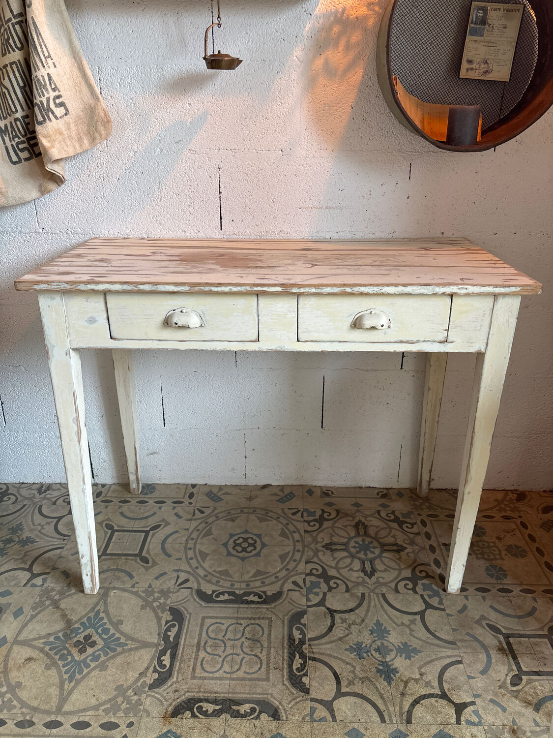 Small country table with 2 drawers