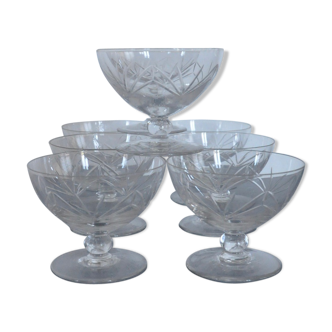 8 cups champagne service