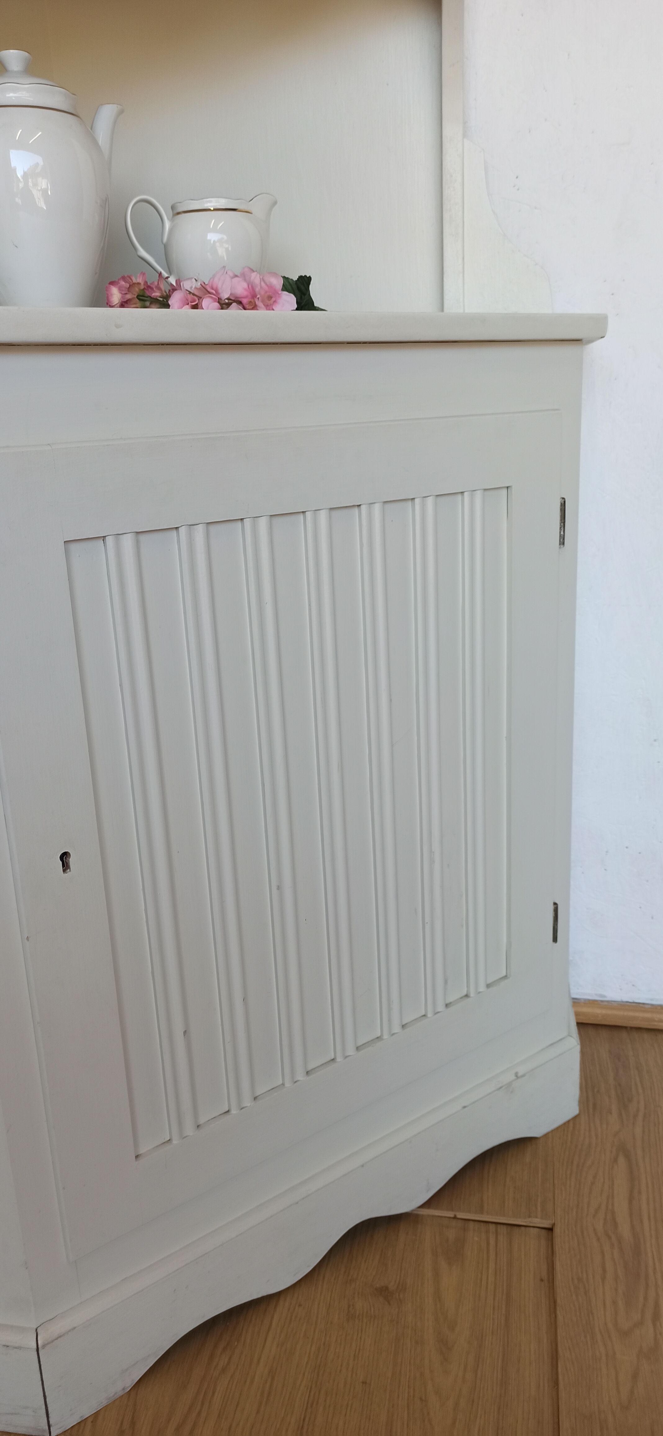 Armoire d’angle blanche Suède années 70