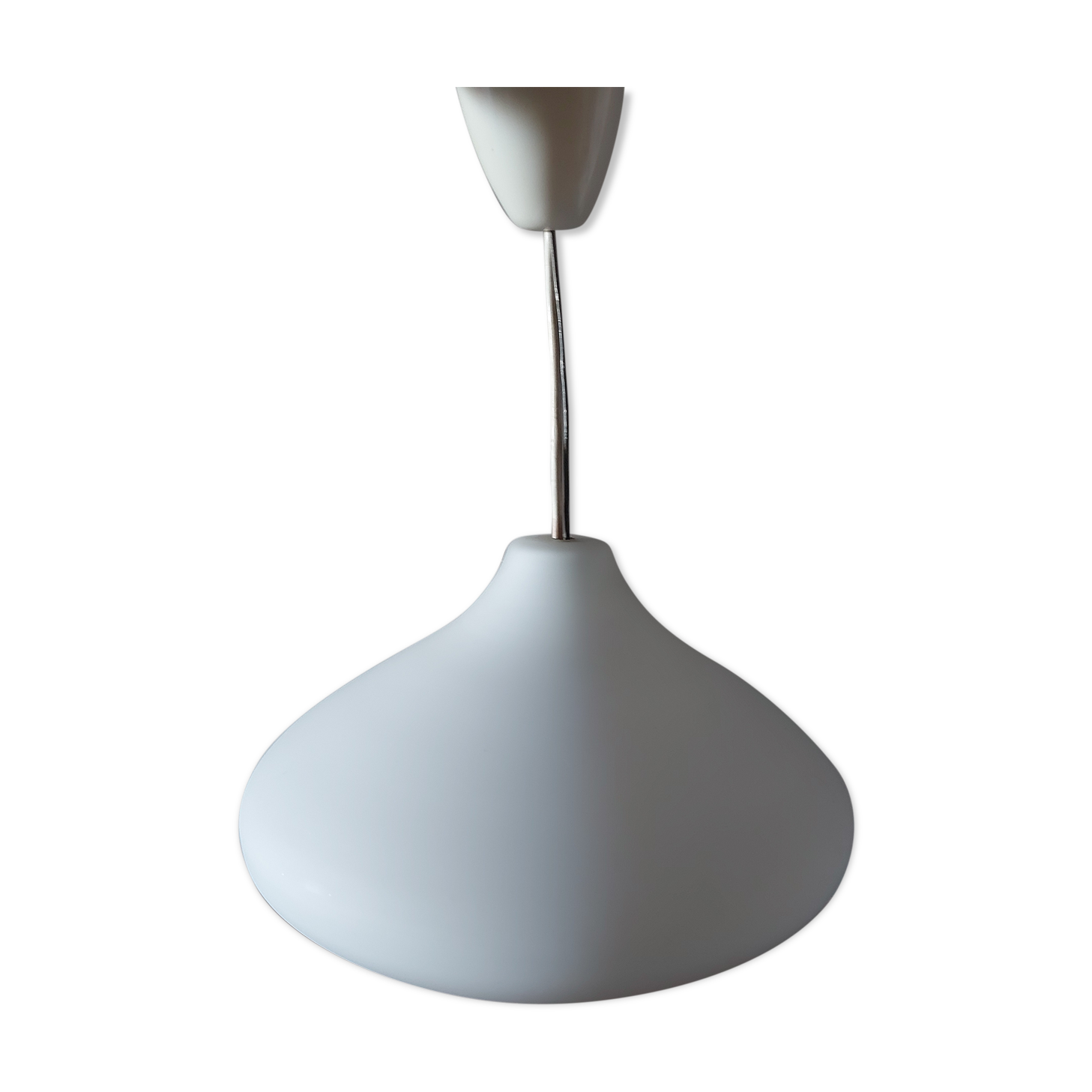 Vintage suspension in white opaline