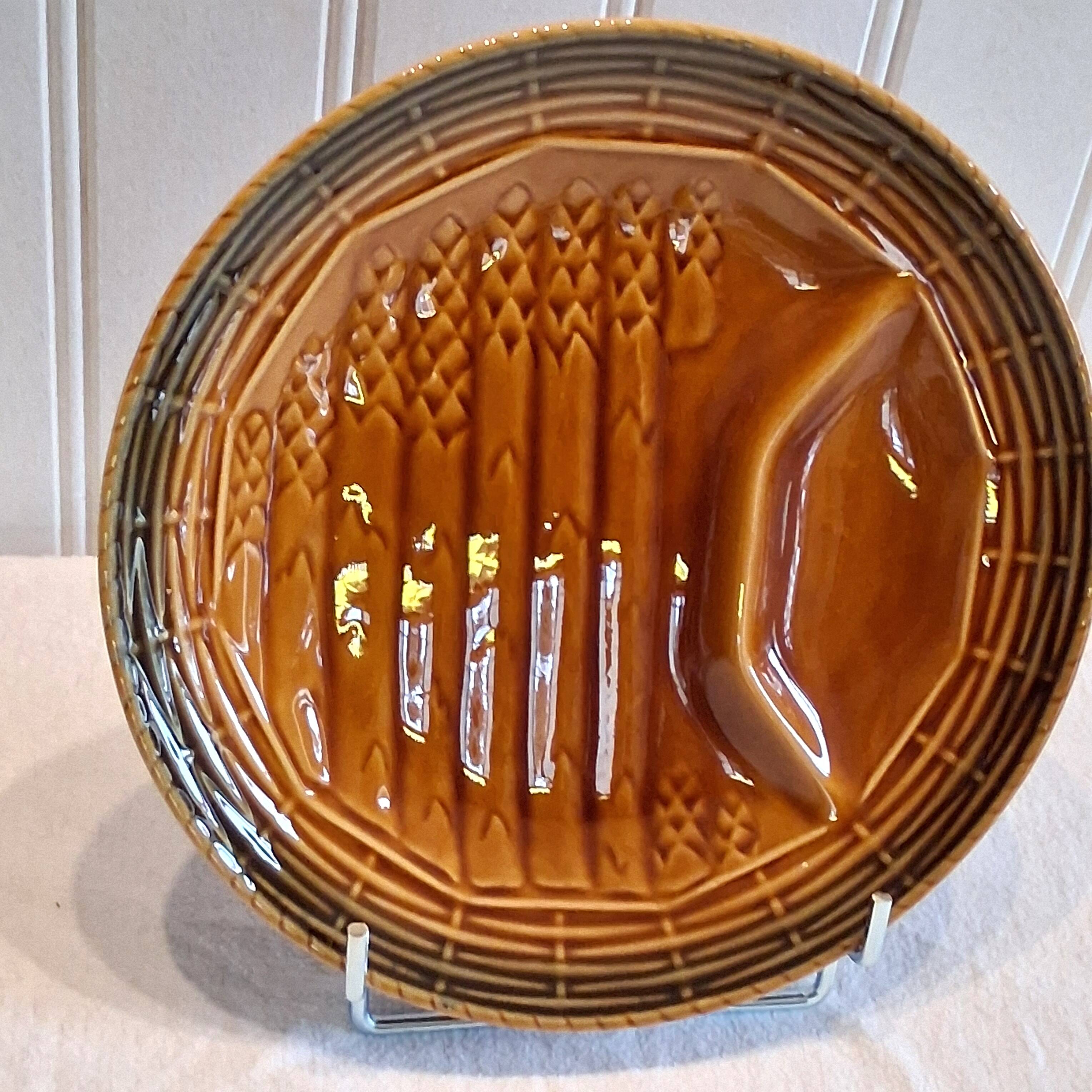 6 asparagus plates stamped "Sarreguemines" on the back in very good condition.