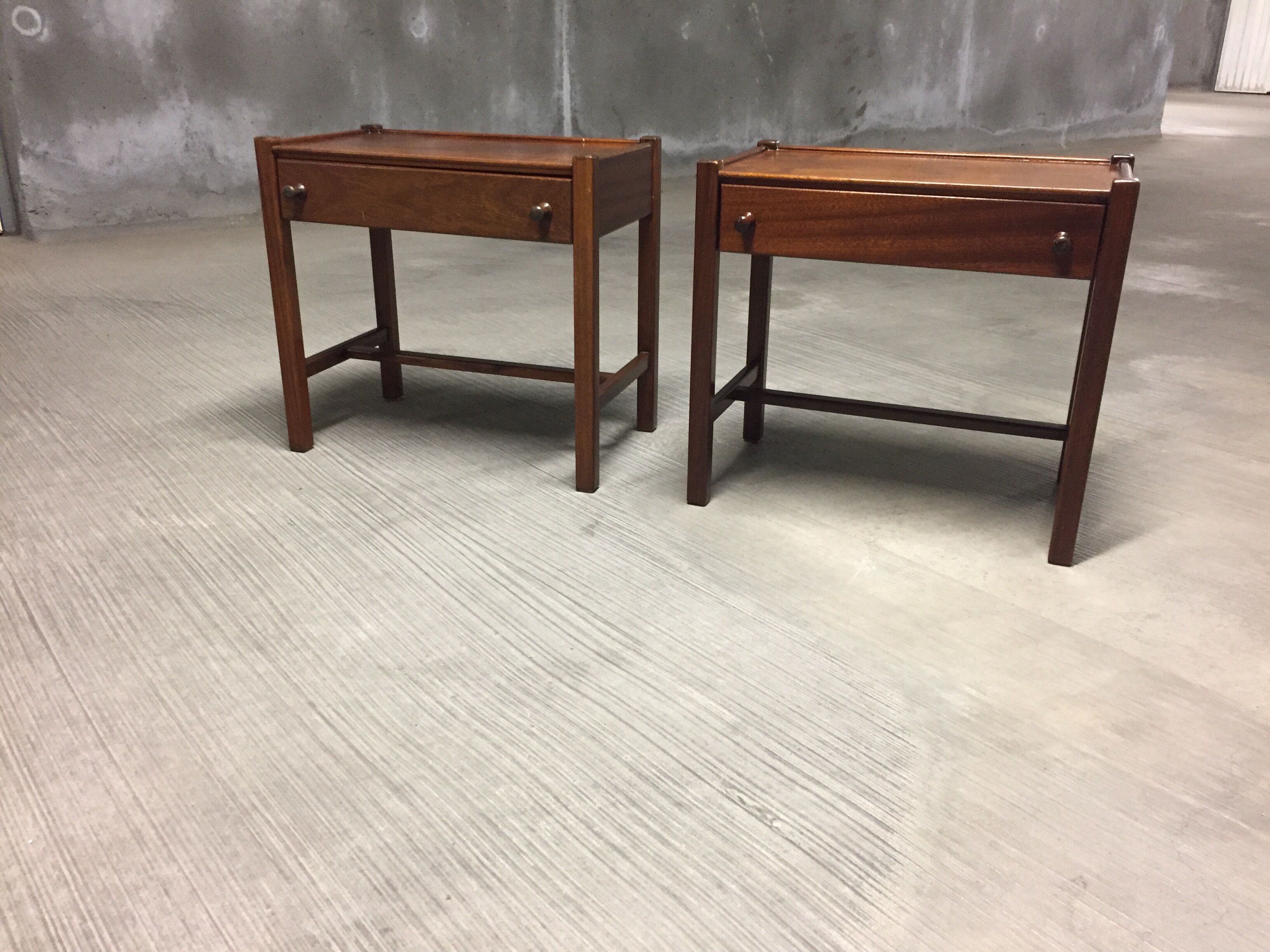 Scandinavian bedside table 1960 - vintage Scandinavian sofa tip