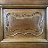 Armoire de Maringues en Merisier – Une Pièce Unique Chargée d'Histoire