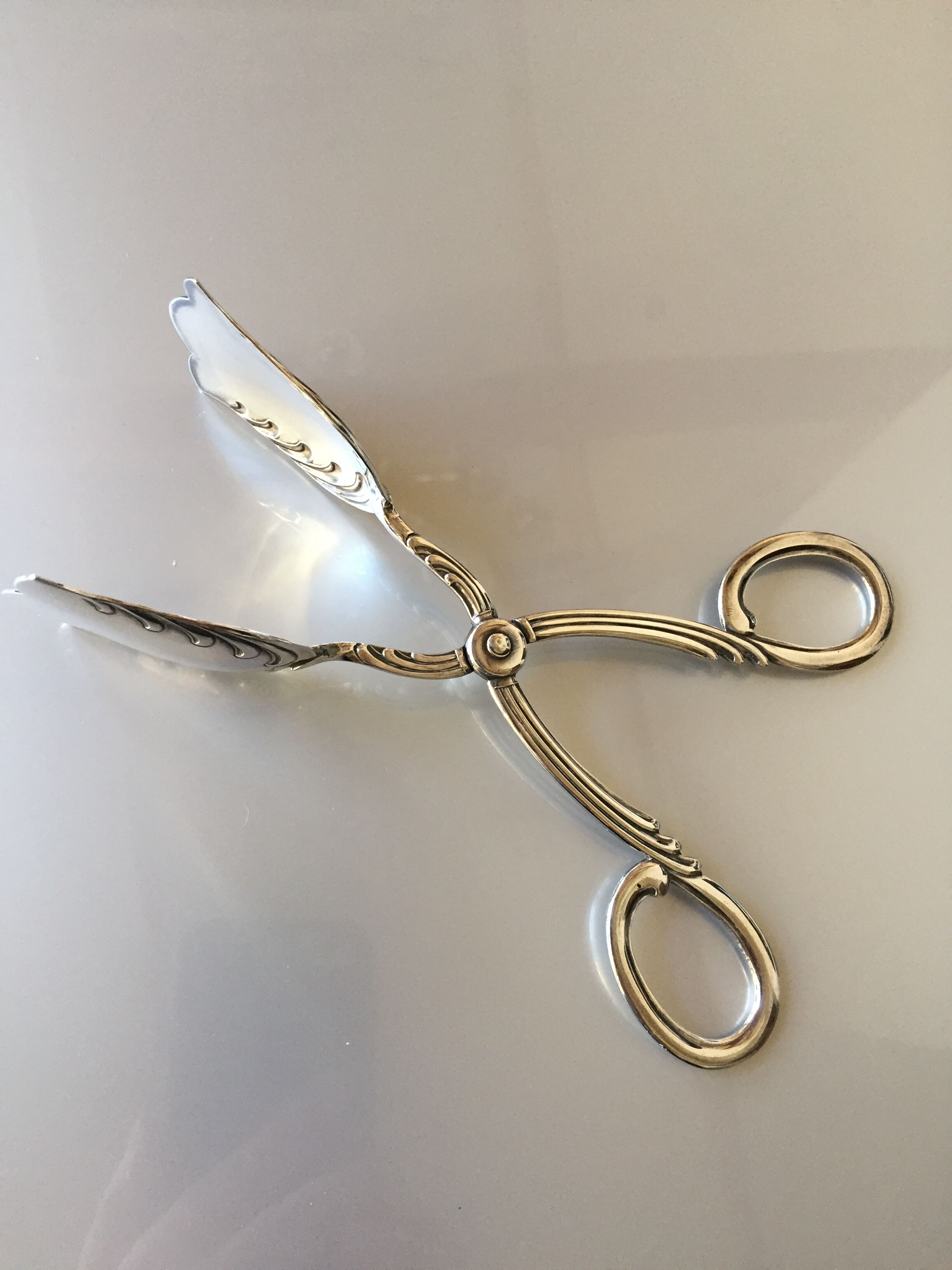 Silver metal mignardises pinch