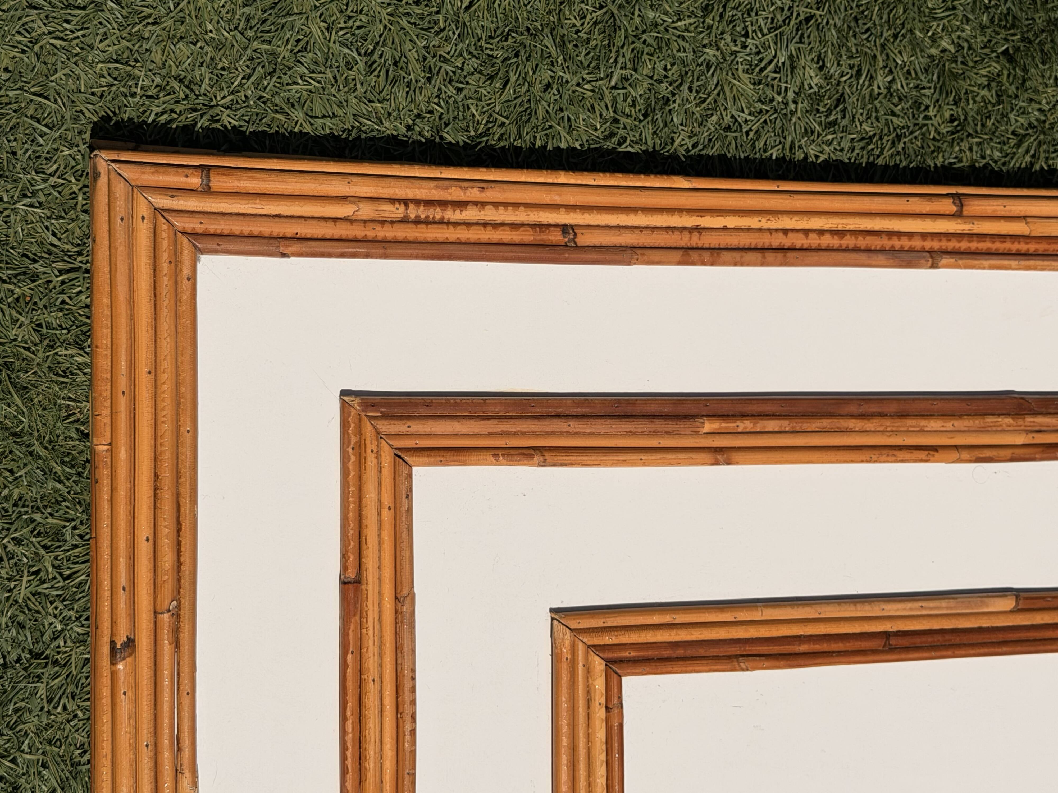 Miroir monumental Hollywood Regency tropical en canne de bambou, atr