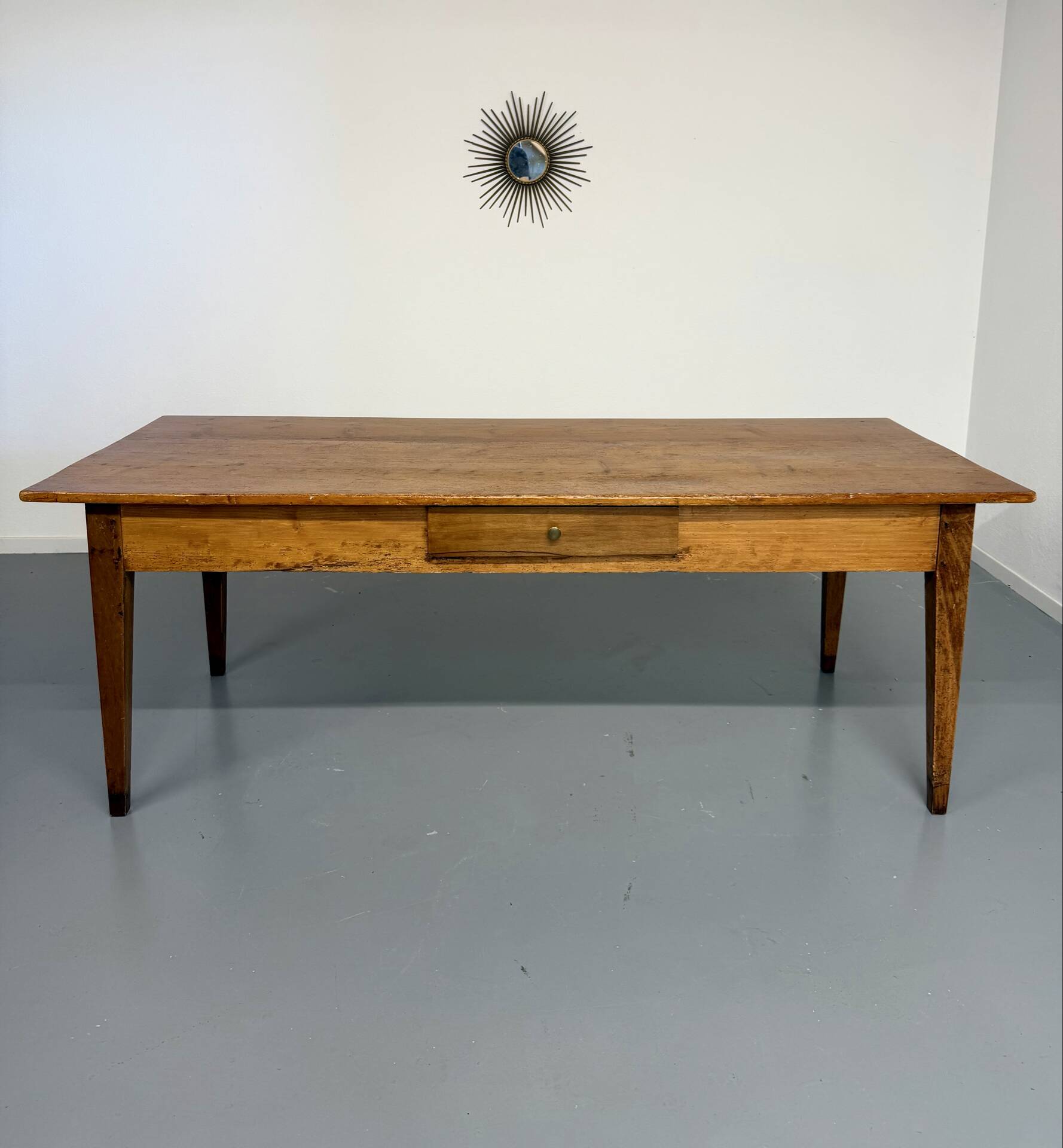 Grande table de ferme en bois avec tiroir en sapin fin 19 eme 