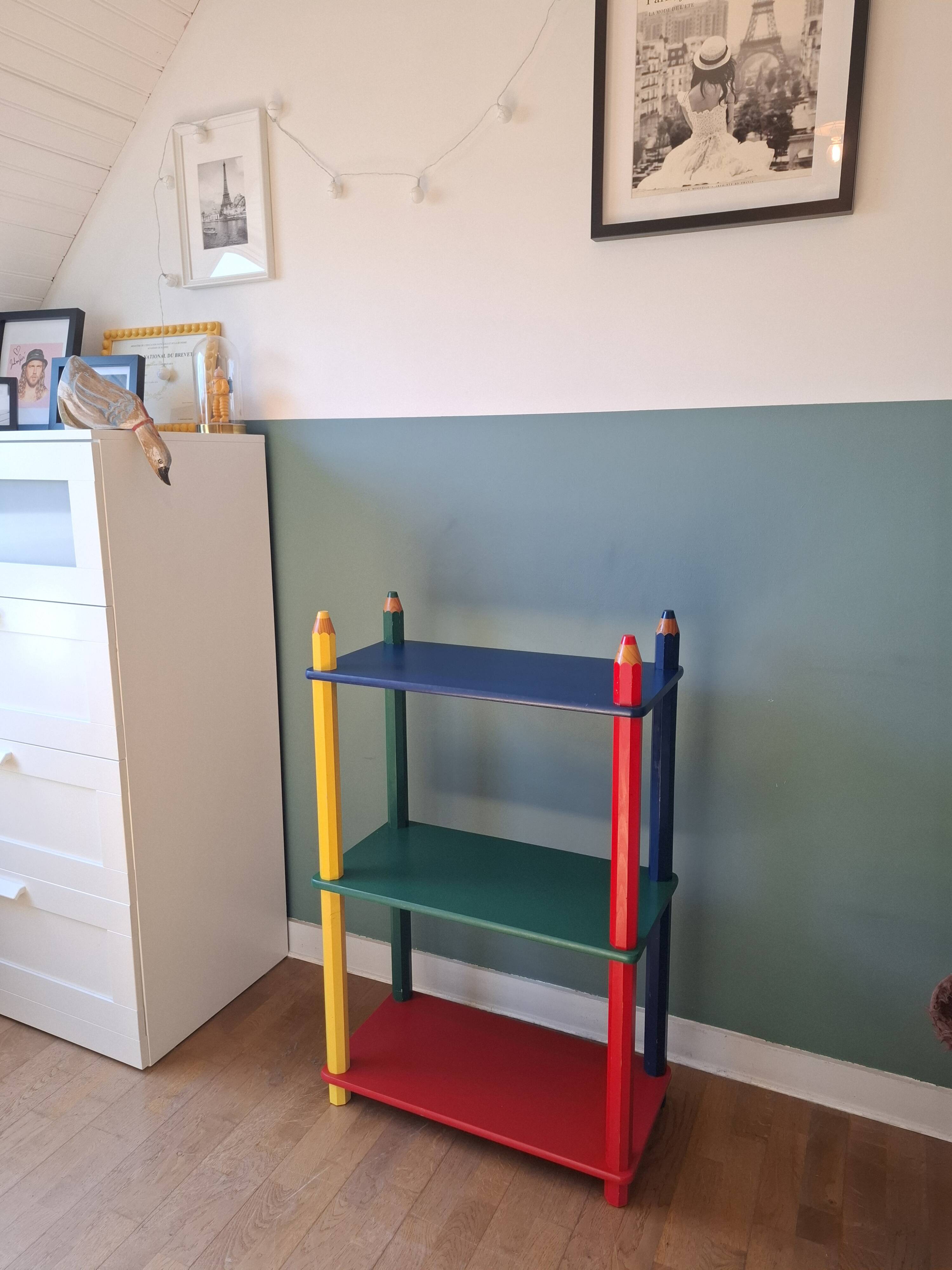 Etagère crayon style memphis