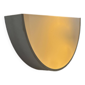 Applique vintage demi cercle, métal laqué blanc et verre opalin, France 1970