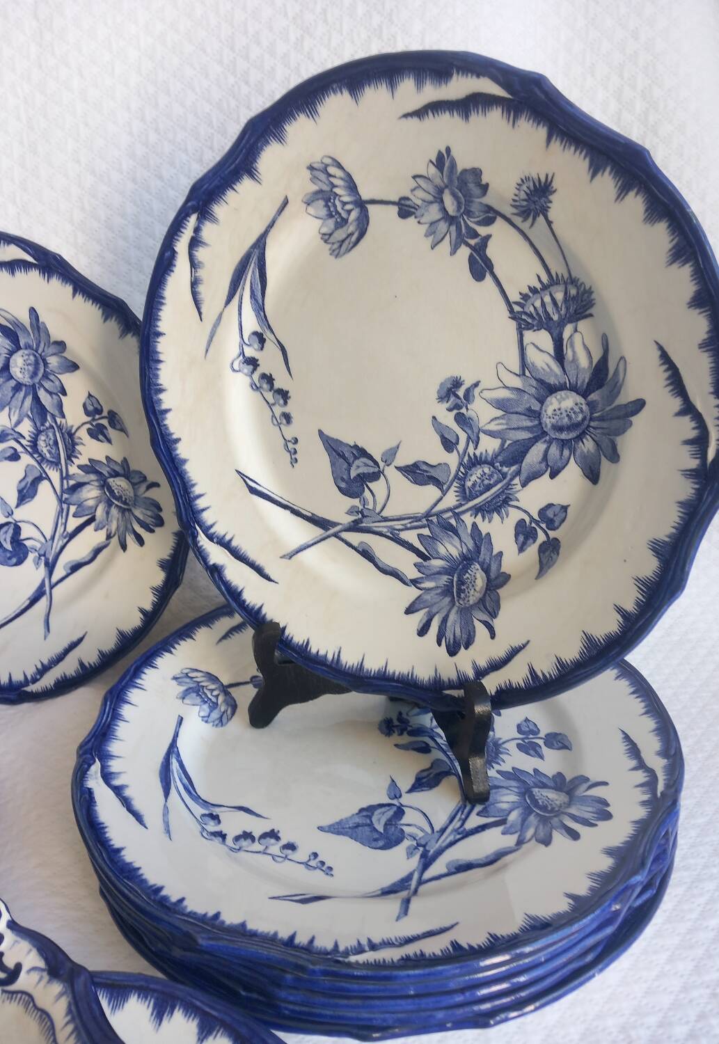 Elegant antique set in fine porcelain from Creil &