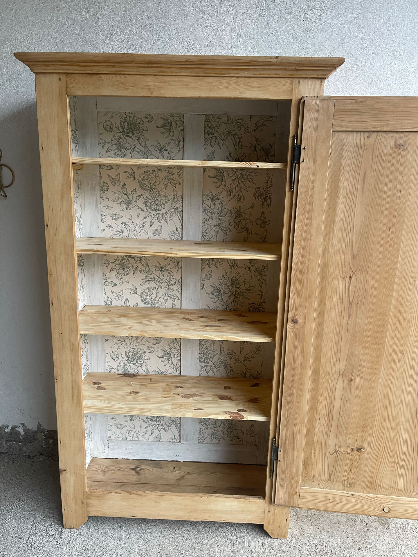 Hat cabinet