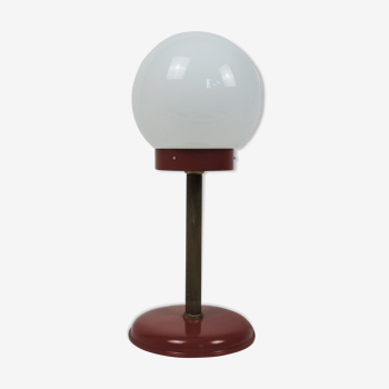 Lampe de table white globe en rouge et or années 1970