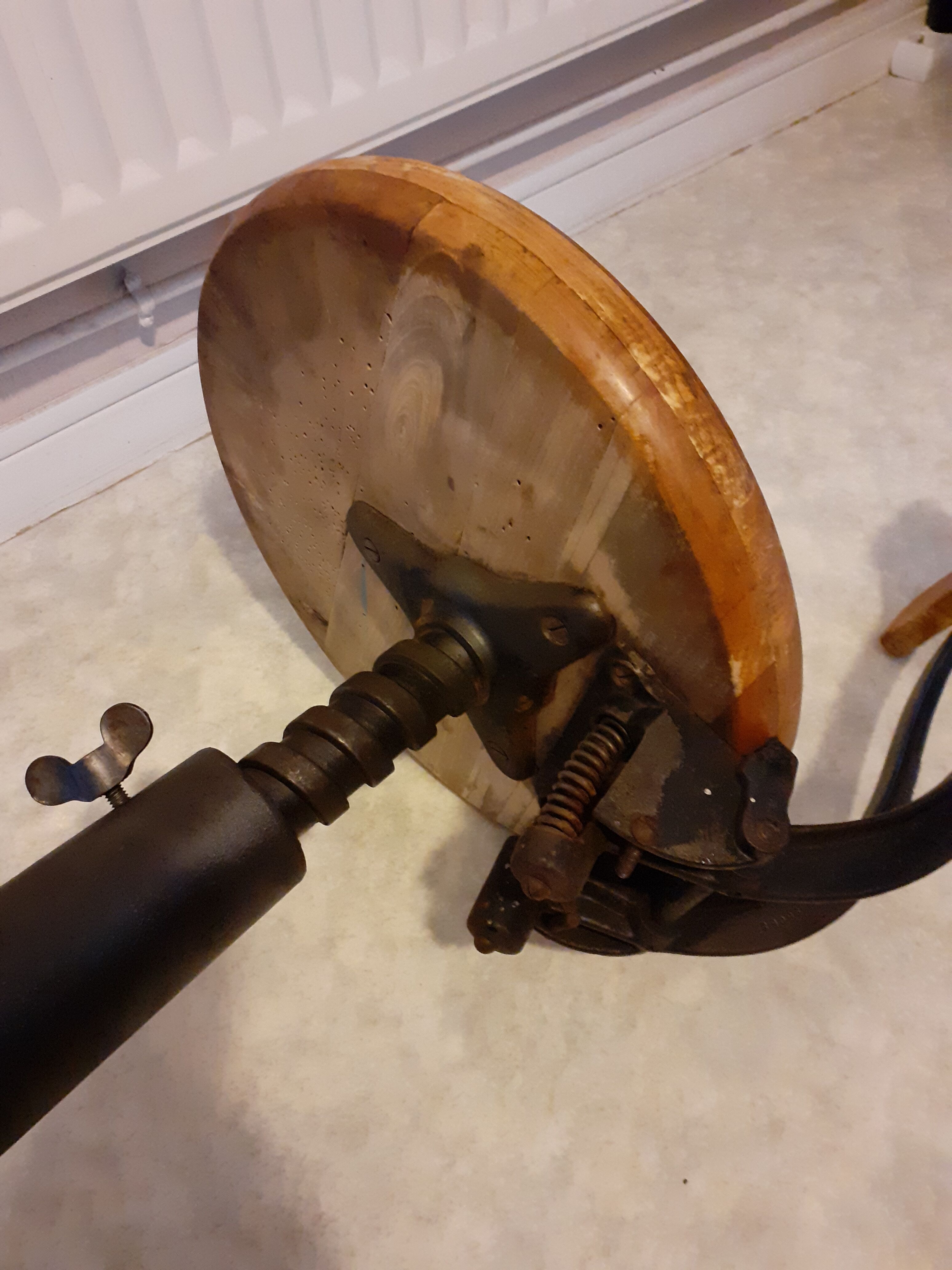 Singer workshop chair