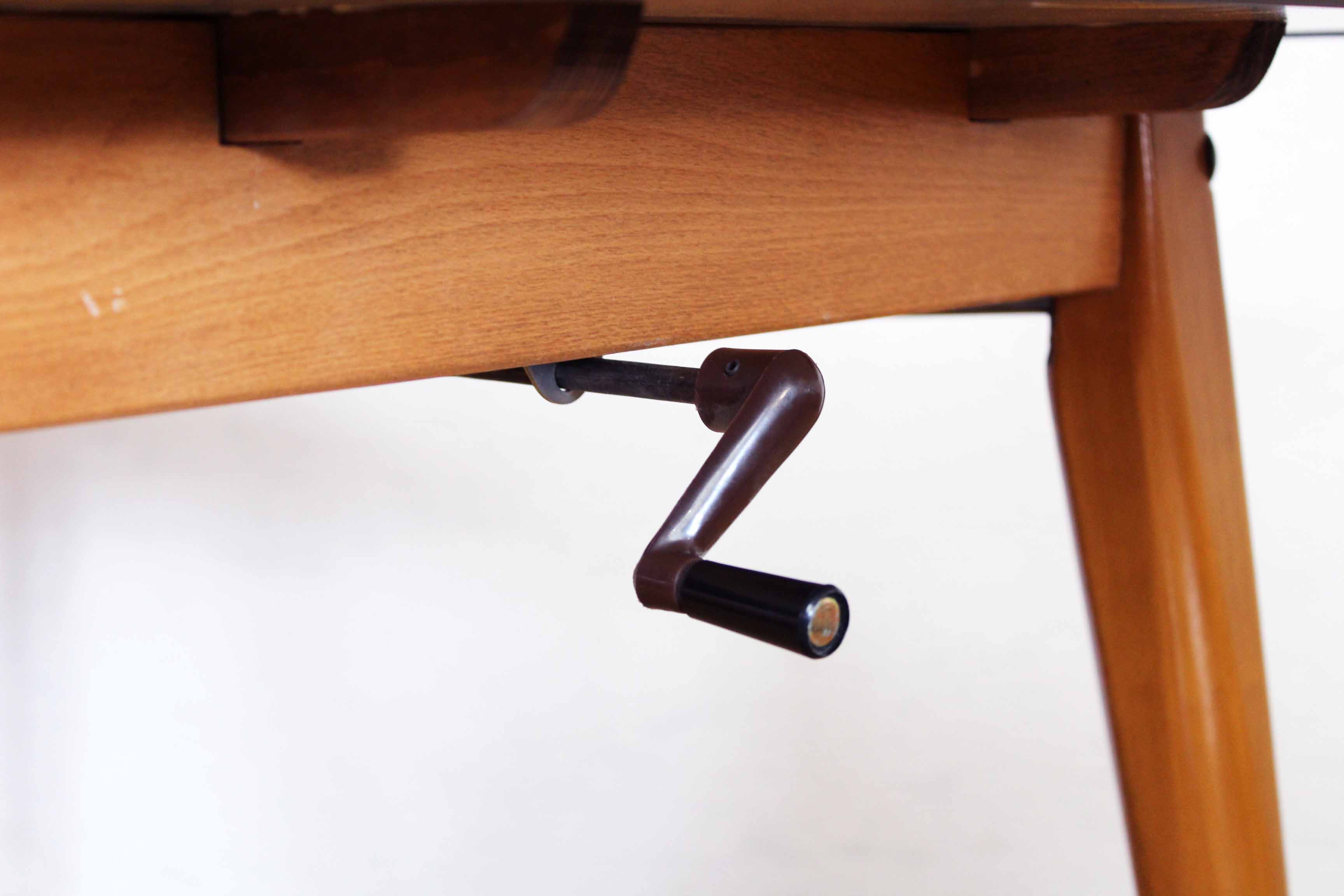 Table with compass feet from the 70s with "rise and fall" system