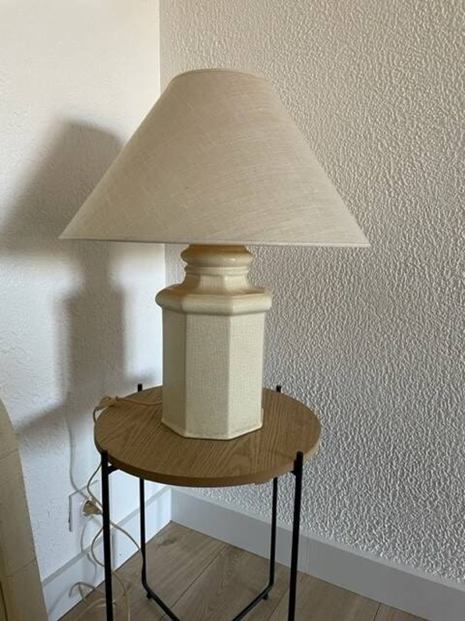 Lampe avec abat-jour naturel