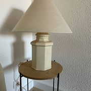 Lampe avec abat-jour naturel