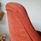 Fauteuil crapaud en velours rouge - jupe