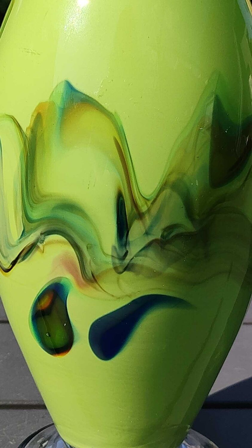 Dalian Glass & Co./Snowflakes vase in Murano style opown blown Art glass. Smoke scrolls. High 23.5 cm