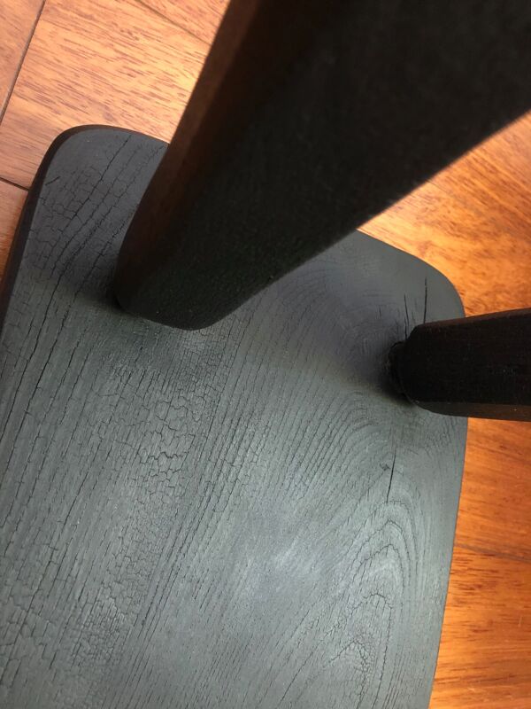 Tabouret style japonais en bois finition bois brule shou-sugi-ban