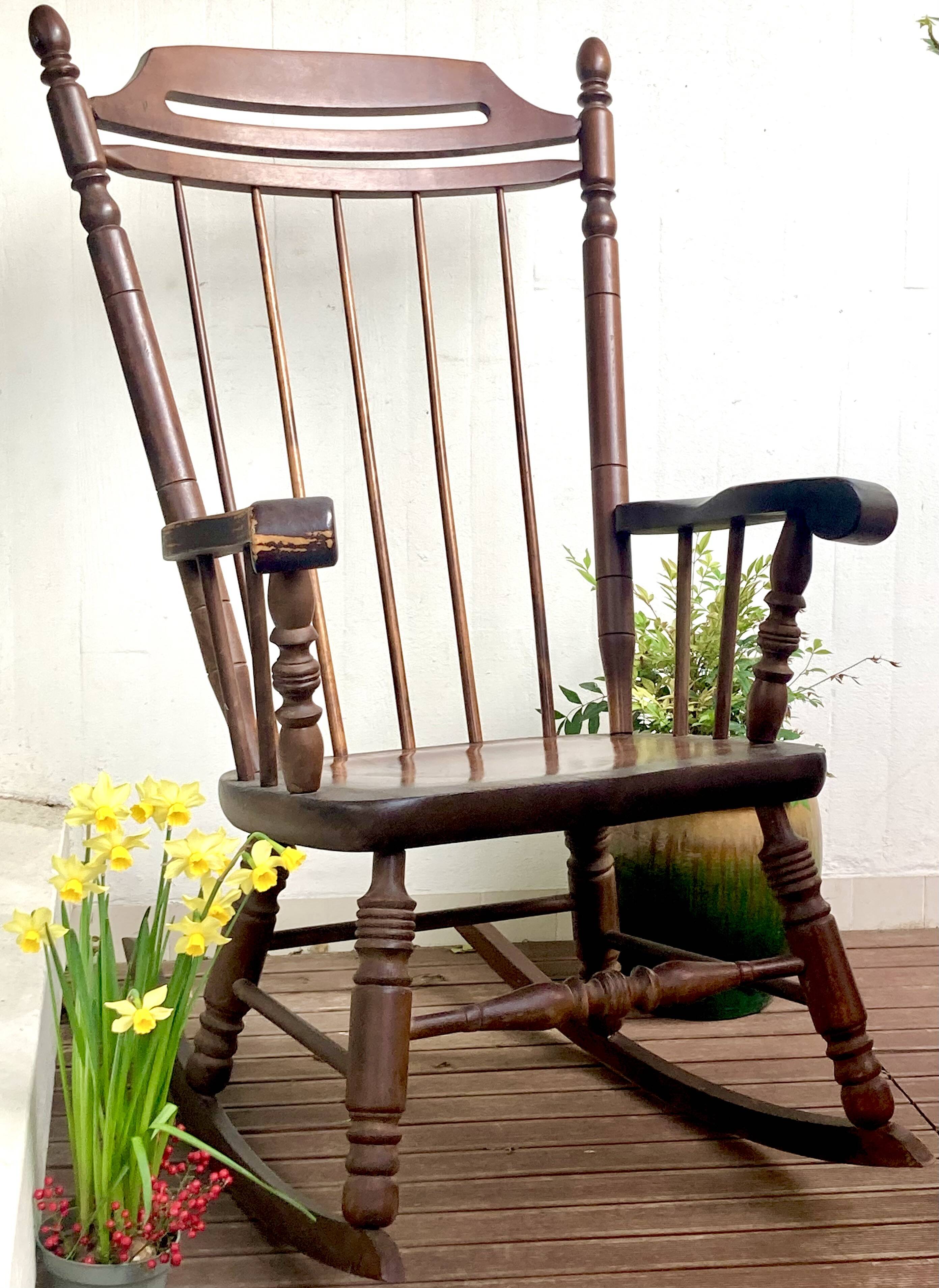 Wooden rocking chair - English art & craft