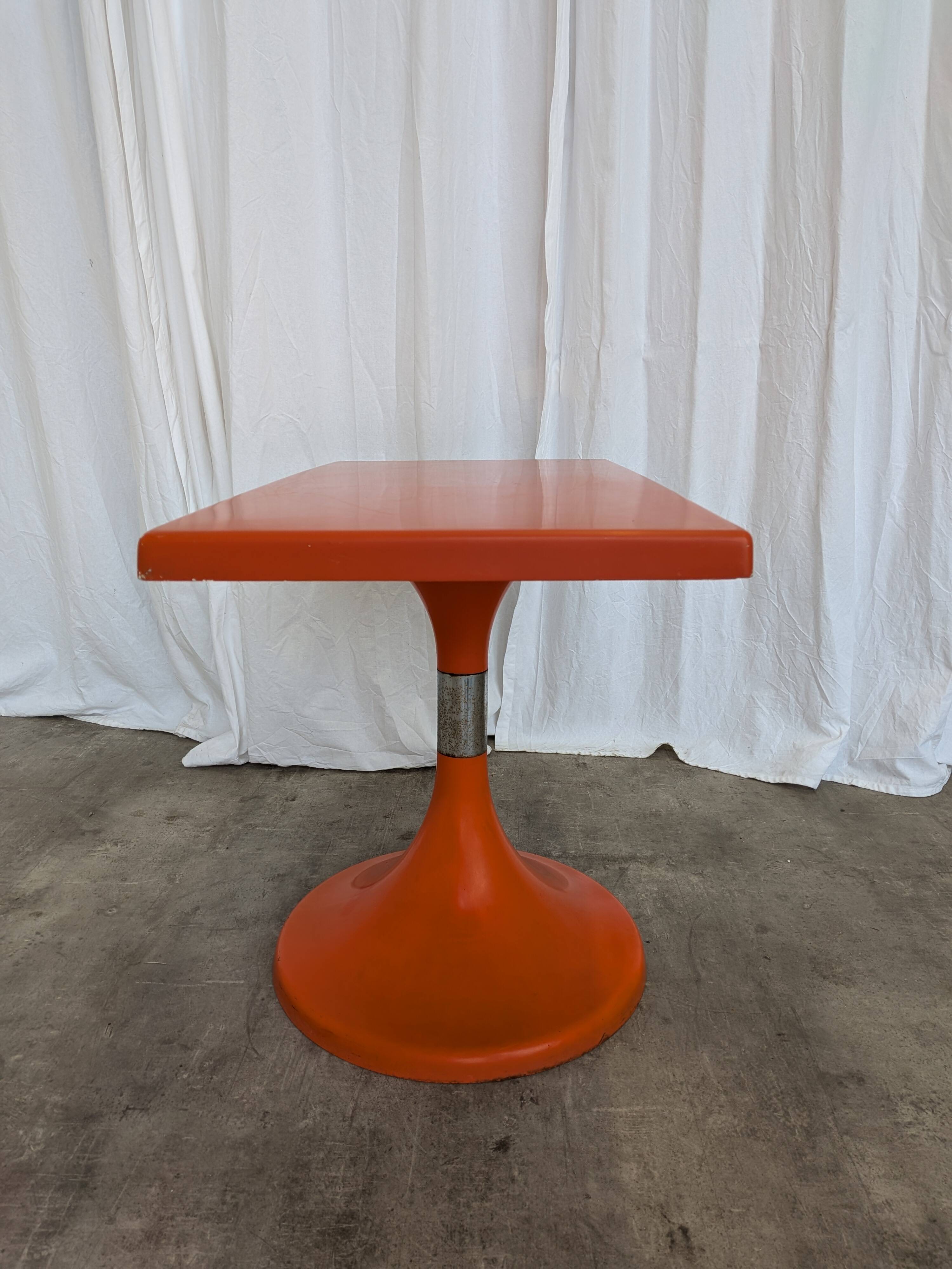 Table vintage orange par Finžgar & Zorman pour Meblo Yougoslavie