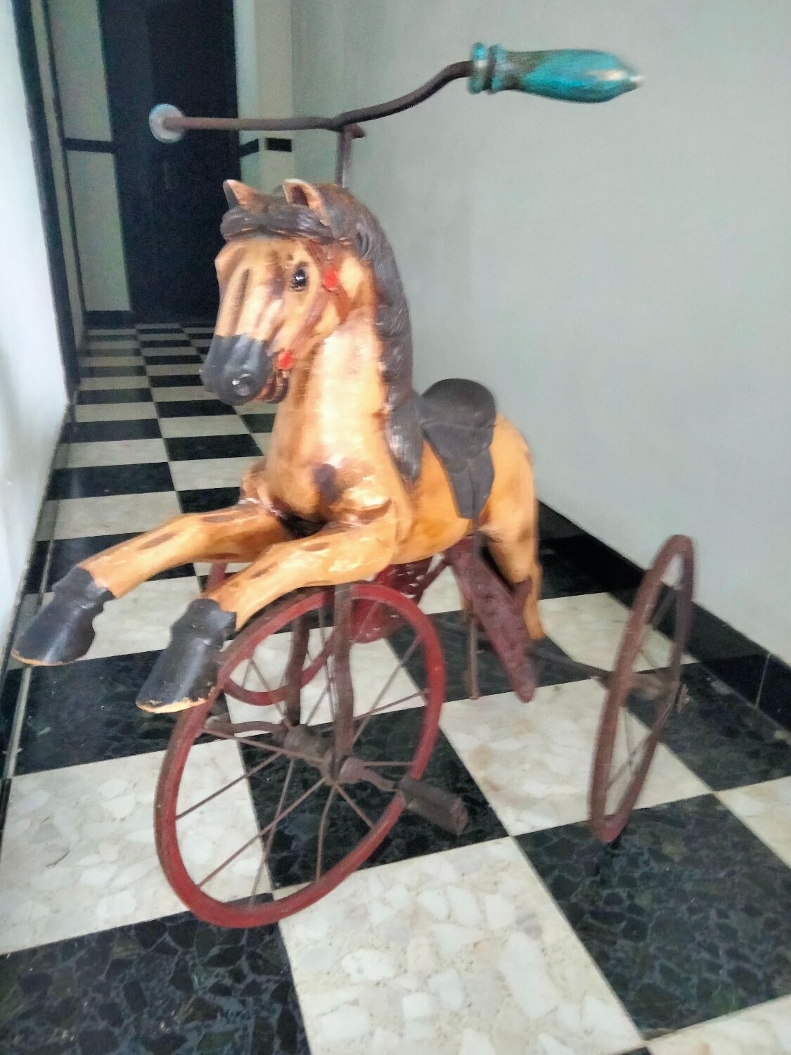 Tricycle cheval en bois et métal