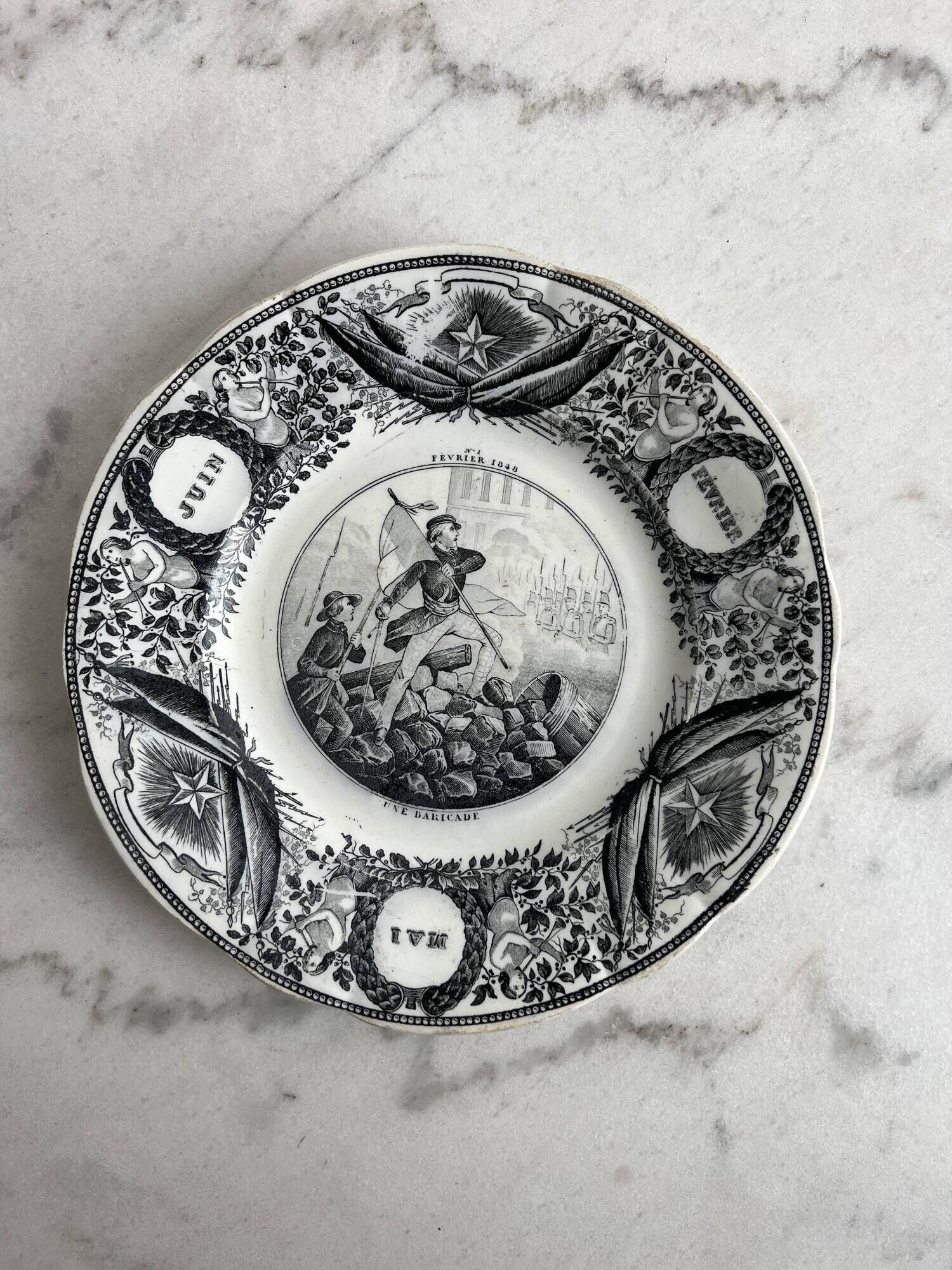 Talking plate Creil and Montereau "a baricade" number 1