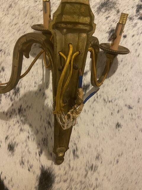 Pair of gilt and chiselled bronze wall lights with 3 lights - Louis XVI style