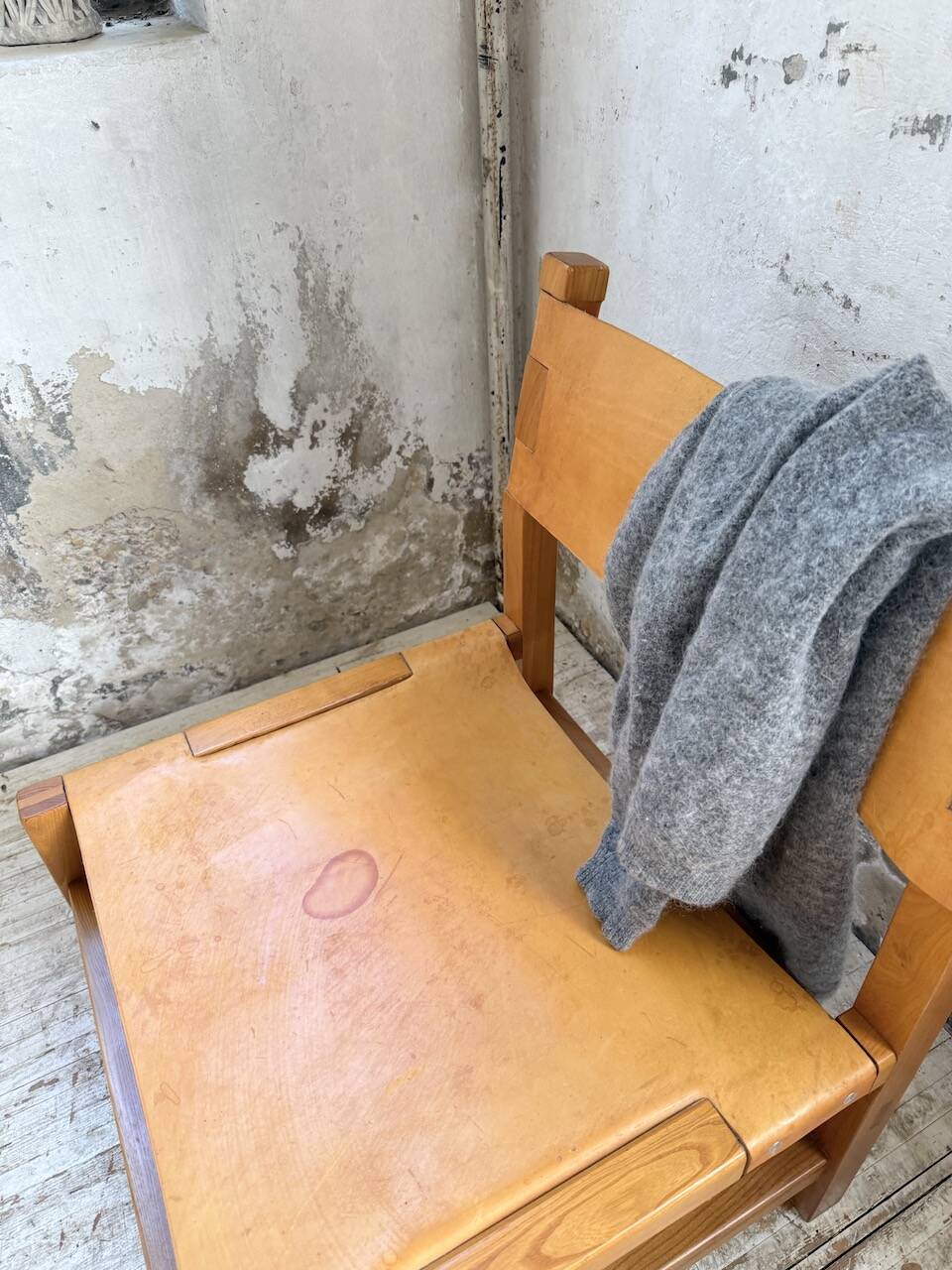 Elm and leather armchair Maison Regain