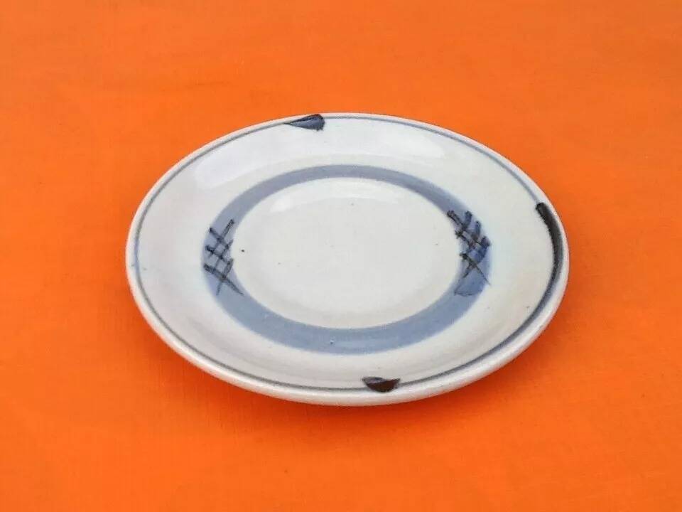 4 coffee cups / saucers glazed ceramic