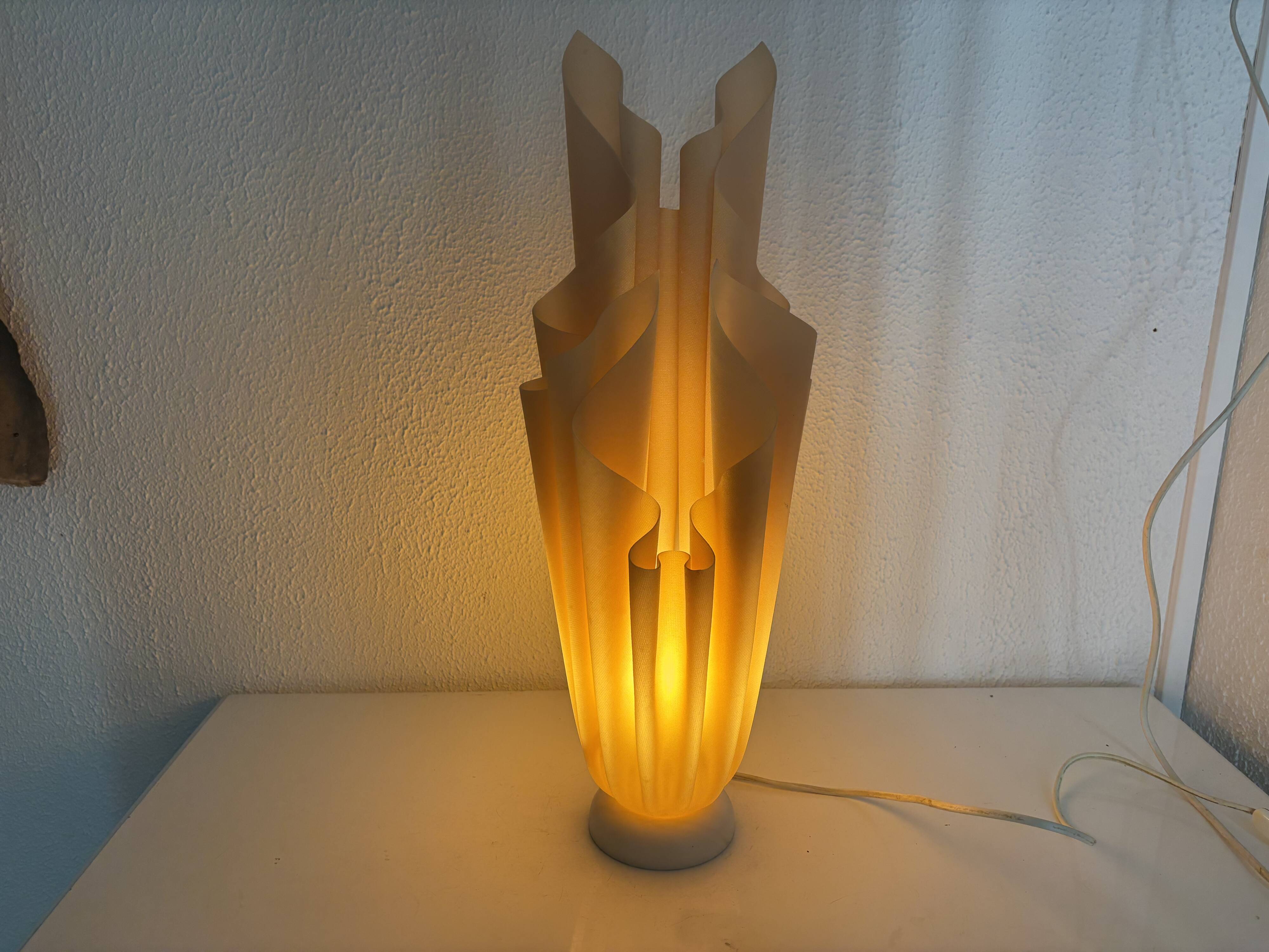 Lampe  vintage 1970 Athéna Georgia Jacob drapée saumonée - 50 cm