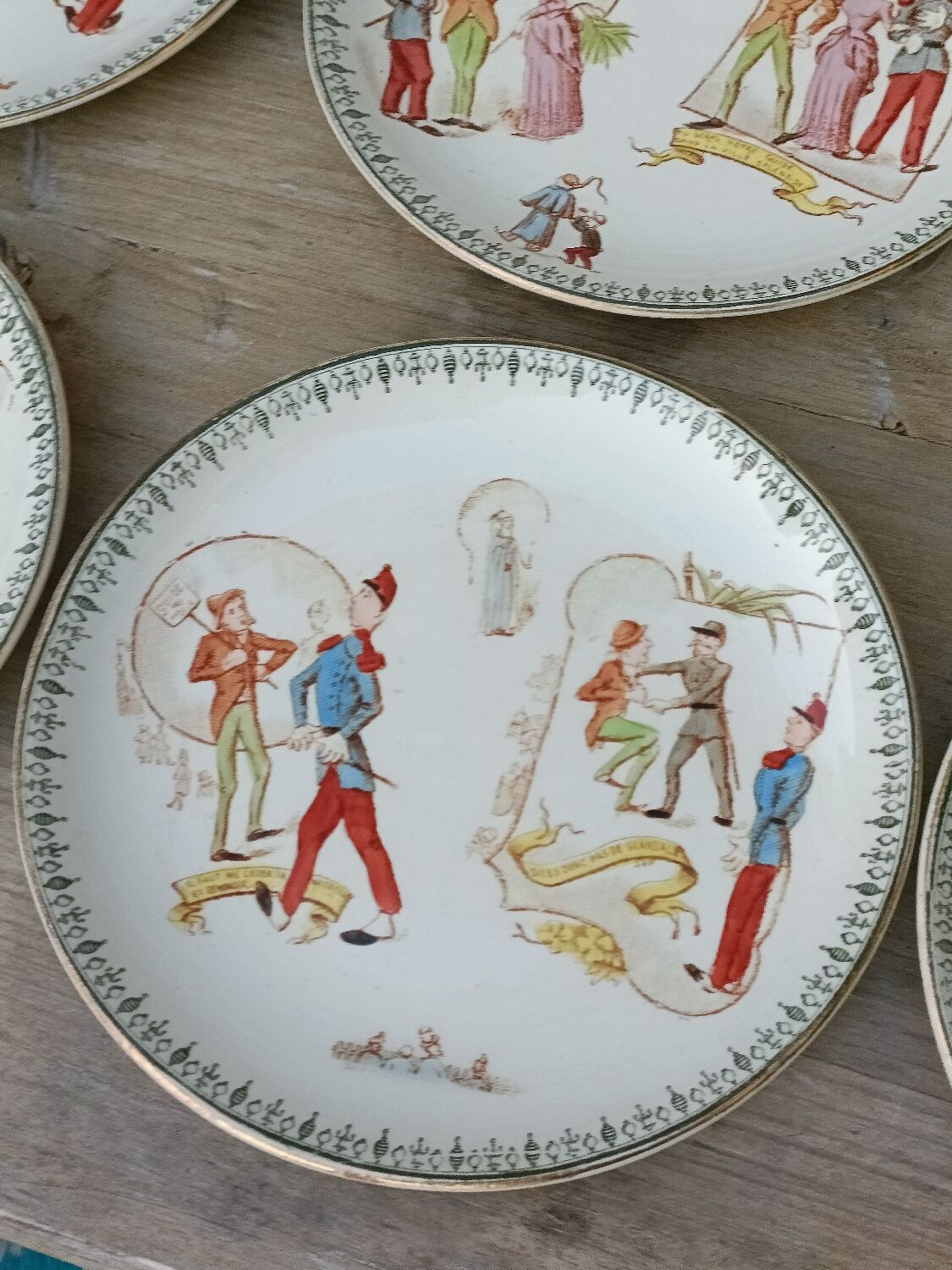 Talking dessert plates, Choisy-le-Roi