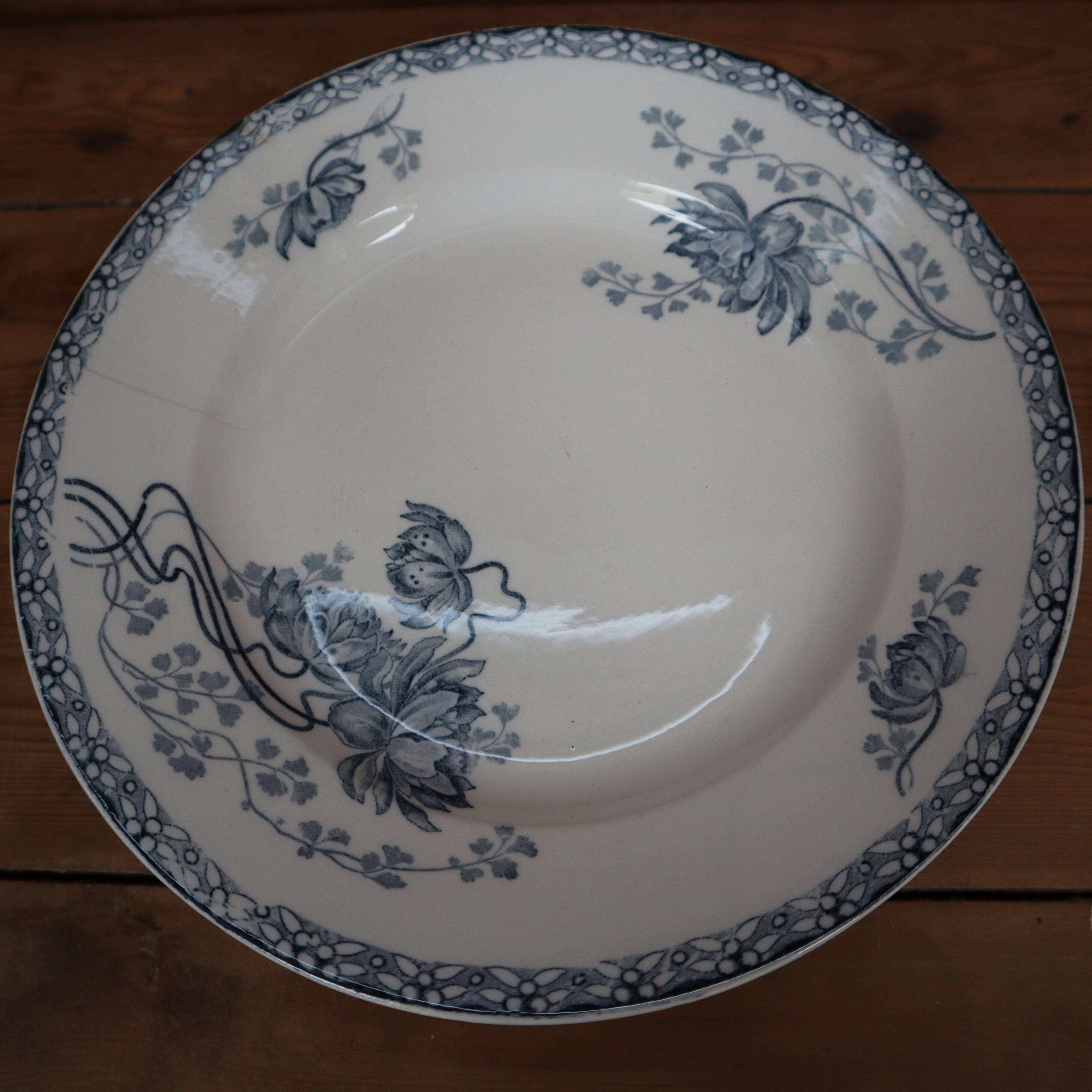 Assiette sur pied Royat Sarreguemines décor bleu