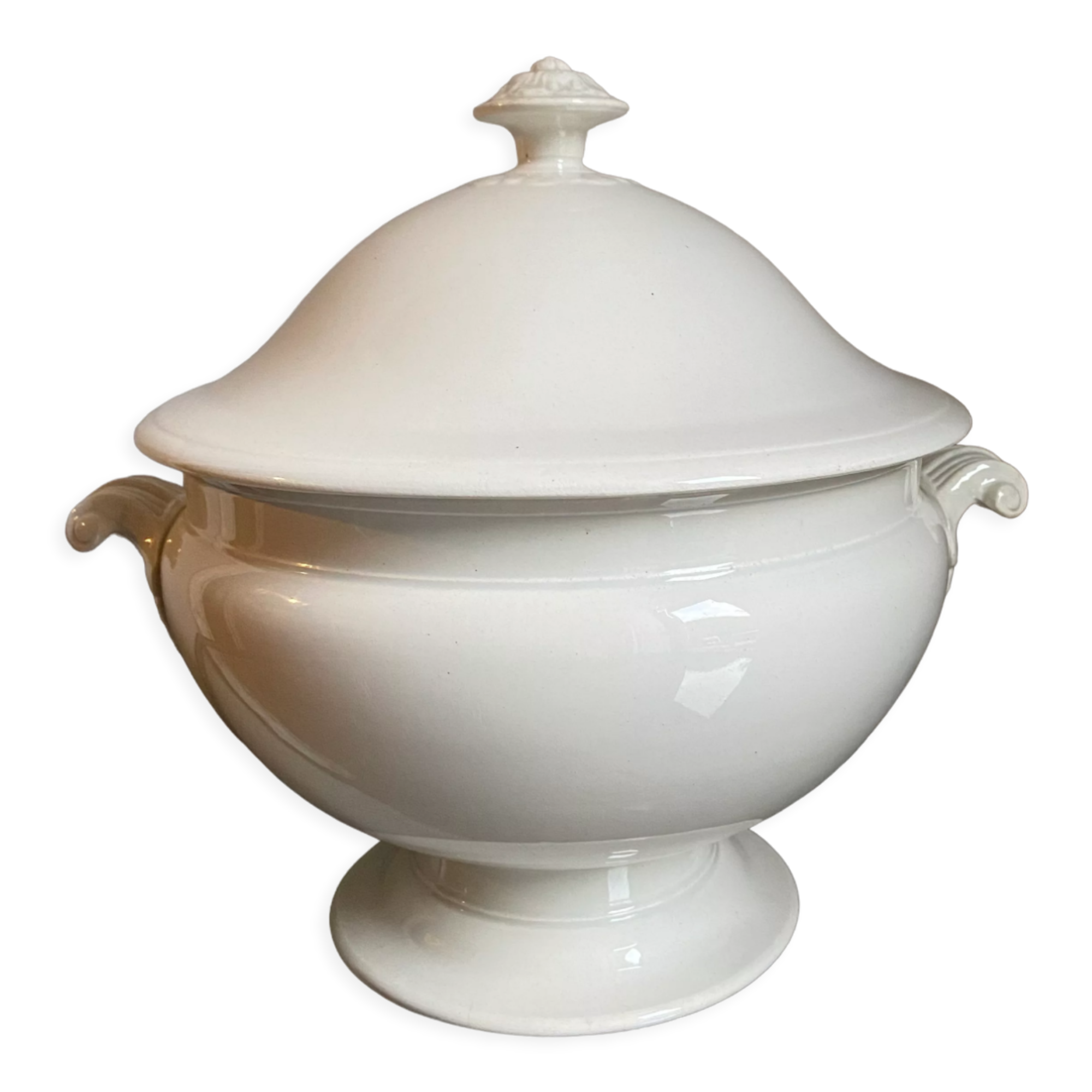 White tureen in earthenware Creil and Montereau nineteenth century