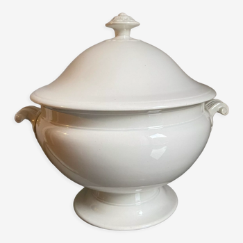 White tureen in earthenware Creil and Montereau nineteenth century