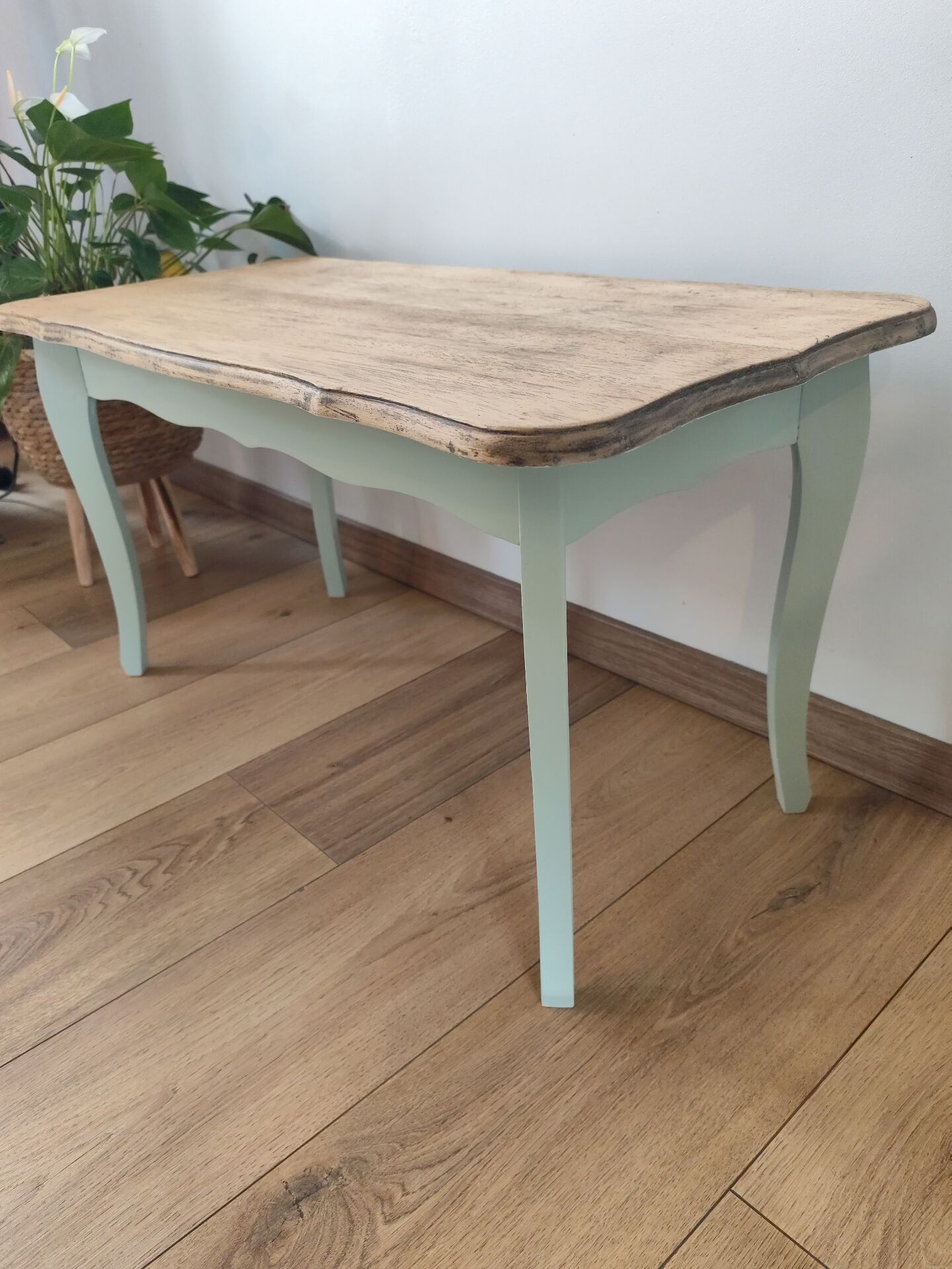 Small coffee table country style