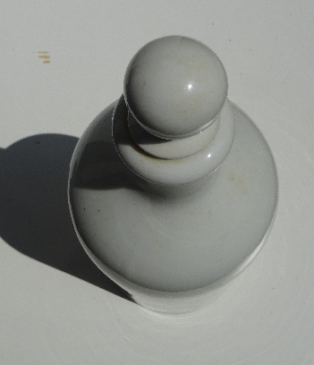 Bottle porcelain to fire