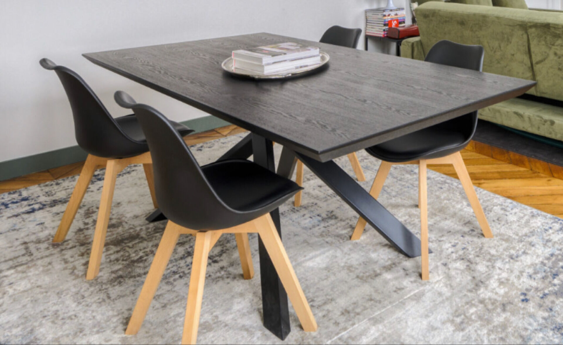Table à manger style industrielle en bois et métal noir