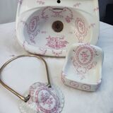 Ensemble Lave-mains + porte-savon+ porte-serviettes en Porcelaine de Paris "Jouy"