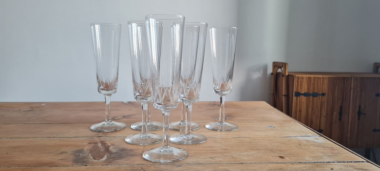 Chiseled crystal champagne flutes