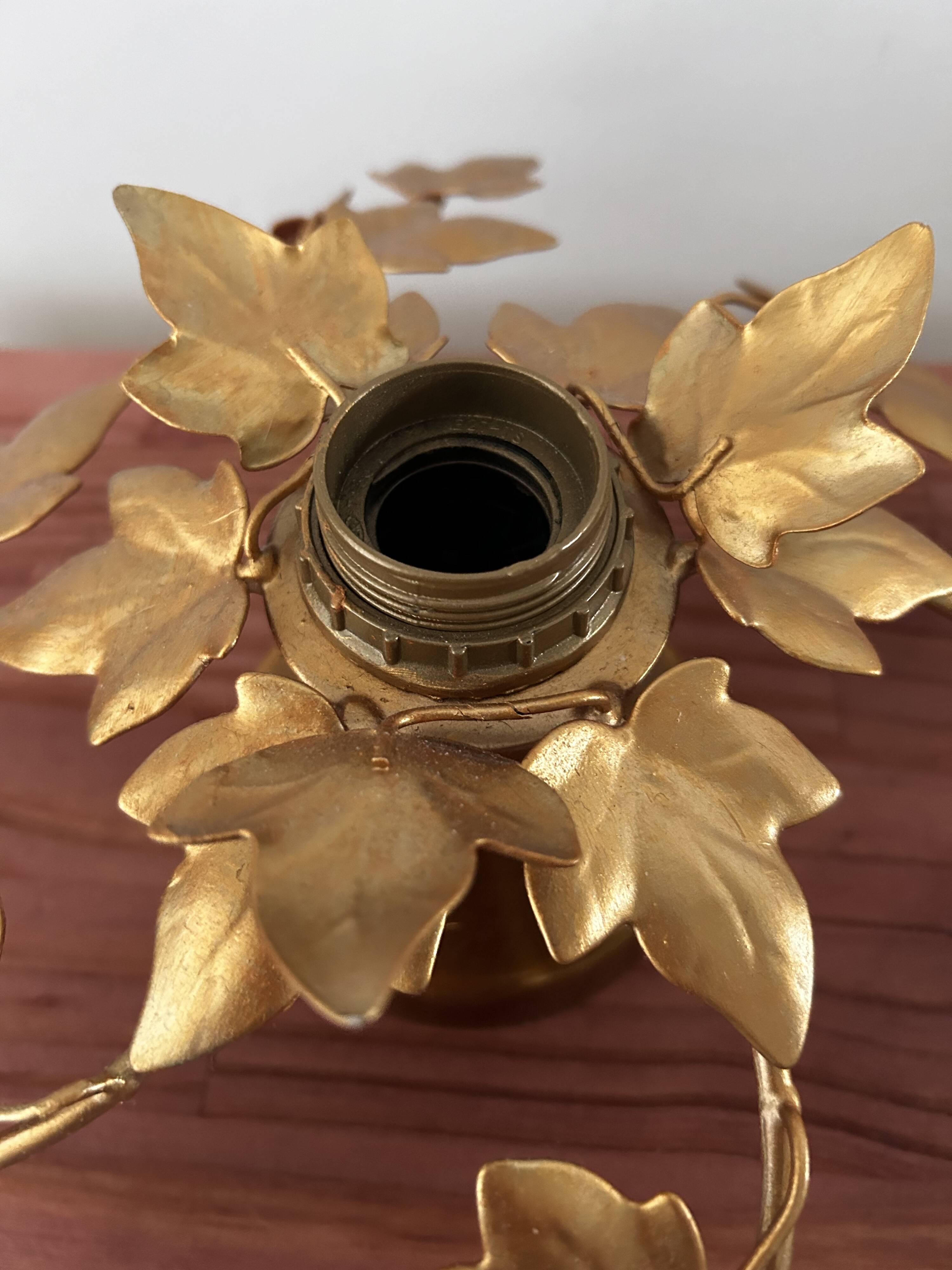 Wall light flower leaves in gold metal