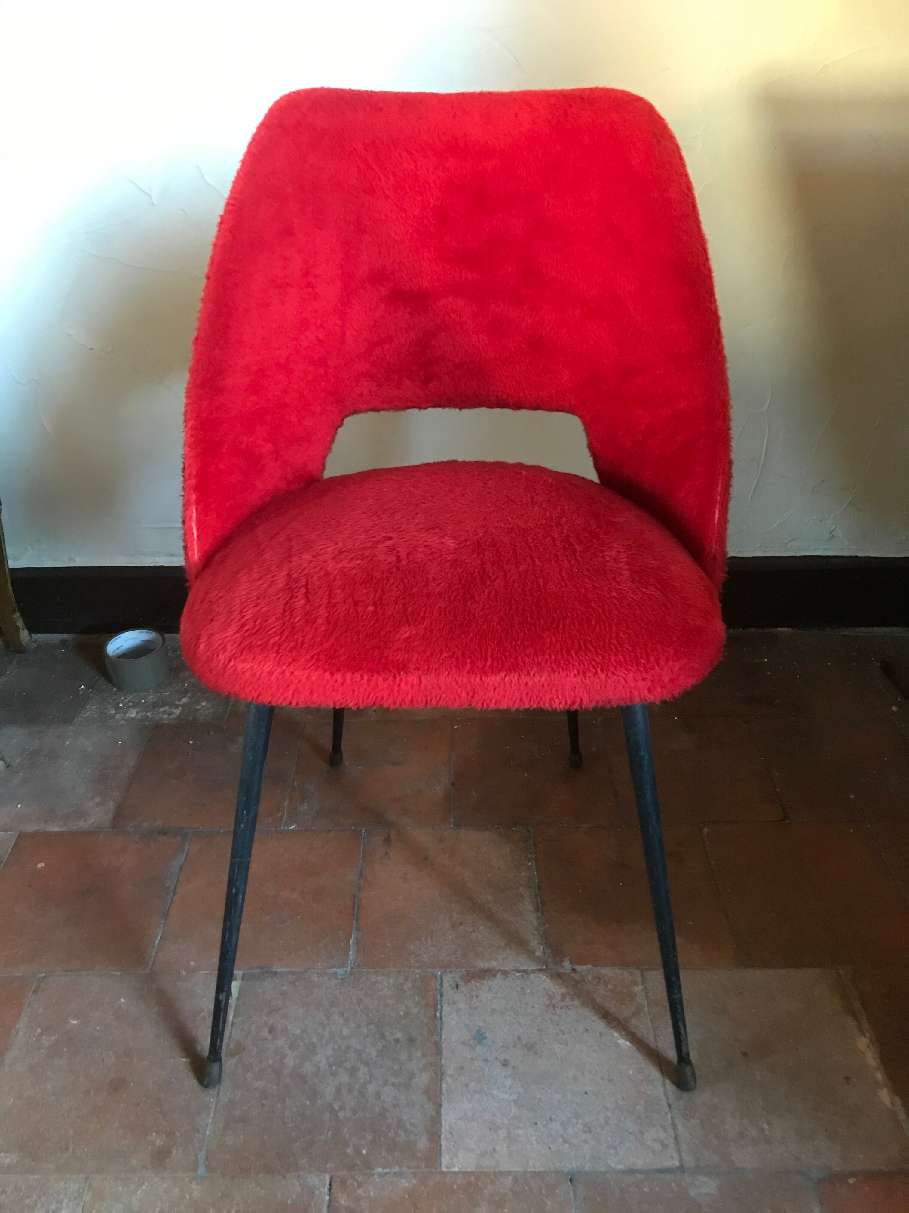 Vintage red moumoute chair