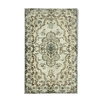 Hand-Knotted Vintage Oriental 1980s 170 cm x 267 cm Grey Rug