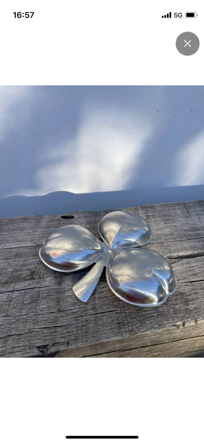 Silver-plated metal clover-shaped trinket dish or tray