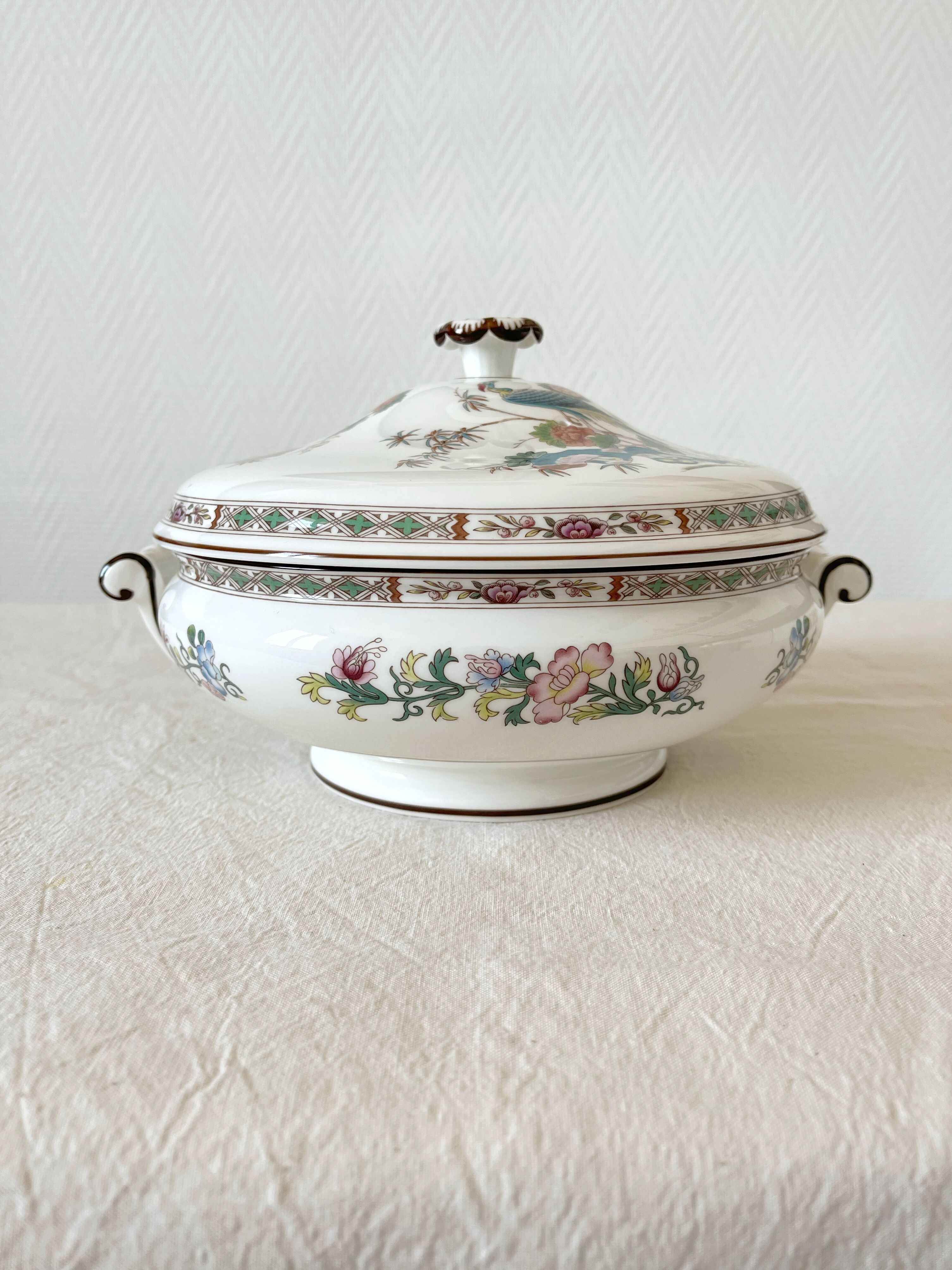 Kutani Crane Wedgwood English earthenware tureen